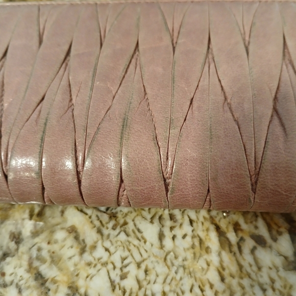 Miu Miu Matelasse Authetic Pink Leather Wallet - Picture 7 of 10